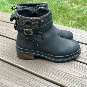 Muck Boots woman’s liberty waterproof ankle boot